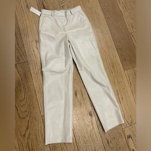 Babaton faux leather pants MATTE PEARL
PERLE MATE